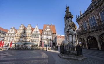 Landmark Bremen Roland, Roland statue on the market square, in the morning light, Altstadt, Bremen,