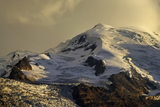 Snow-covered Dome du GoÃ»ter, in the evening light, Chamonix-Mont-Blanc, Haute-Savoie, France