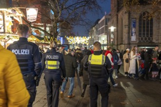 Police patrol at the Christmas market in Essen, Kettwiger StraÃŸe shopping street, pedestrian zone,