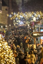Kettwiger StraÃŸe shopping street, pedestrian zone, full, lots of people shopping, Christmas