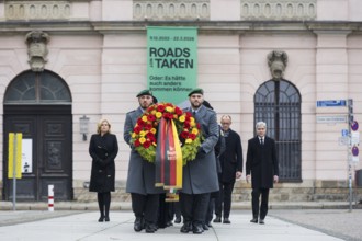 Wreath bearers carry wreaths in the Neue Wache, in the background Julia Klöckner (President of the