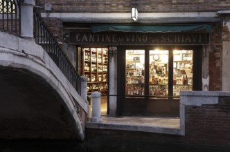 BÃ caria Al Bottegon, small pub where you drink wine or spritz and eat the cicchetti Veneziani,