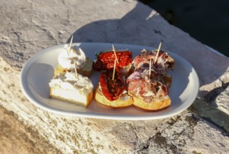 BÃ caria Al Timon, small pub where you drink wine or spritz and eat the Cicchetti Veneziani, Tapas