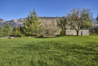 Gruttenstein Castle, lawn, trees, mountains, mountain landscape, blue sky, cloudless, Bad