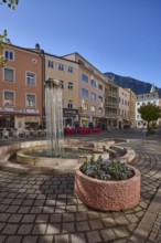Angererbrunnen, crystal fountain, fountain, pedestrian zone, benches, flower pots, general