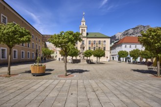 Square, historic town hall, general architecture, trees, flower pots, blue sky, cirrostratus