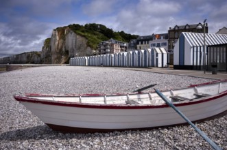 Rowing boat, pebble beach, bathing huts, beach cabins, beach cabins, bathing cabins, cabins, Yport,