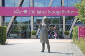 Sculpture confectioner with tray full of pralines to taste, presentation, eat, enjoyment, pleasure,