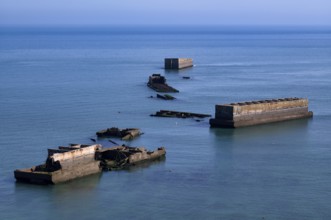 Phoenix Caissons, concrete boxes, caissons, were used in the sea as breakwaters and to form an