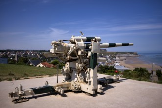 German 8, 8 cm gun, cannon, anti-aircraft gun, behind it Phoenix Caissons, caissons, concrete