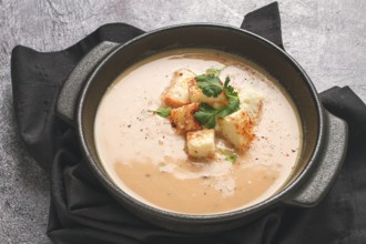 Cream soup, mashed soup, beige, mushroom, onion, cauliflower, vegetarian soup
