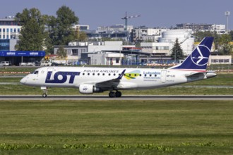 An Embraer 175 aircraft of LOT Polish Airlines with the licence plate SP-LIC and a Lubuskie sticker