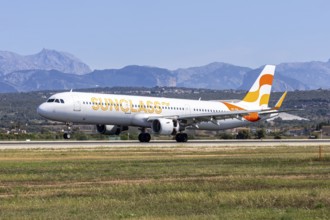 A Sunclass Airlines Airbus A321 aircraft with the registration number OY-TCI at Palma de Majorca