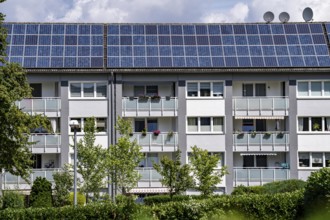 Rented flats, apartment block, energy table renovated, with solar roof, Essen, North