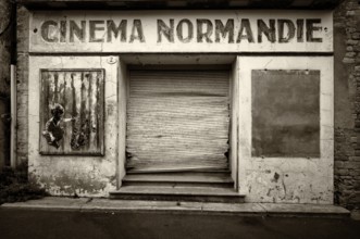 Oldest former cinema of Bayeux, derelict, Lost Place, Cinéma Normandie, old town, black and white,