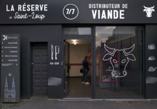 Woman standing in self-service butcher, butcher's shop, self-service, vending machine, meat vending
