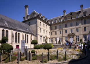 Visitors flock to the museum, Musée de la Tapisserie, Bayeux Tapestry, Old Town, Bayeux, Normandy,