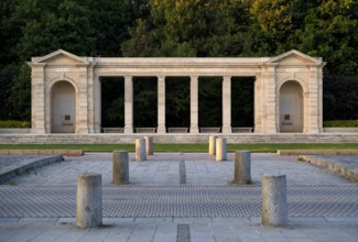 Bayeux Mémorial, memorial in honour of the missing soldiers, British and German military cemetery,