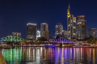 Frankfurt sets an example: The Eiserner Steg will shine in rainbow colours for Christopher Street