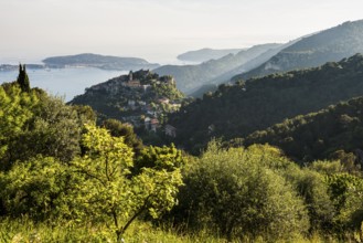 Picturesque mountain village overlooking the sea, Èze, Cote d'Azur, Alpes-Maritimes,