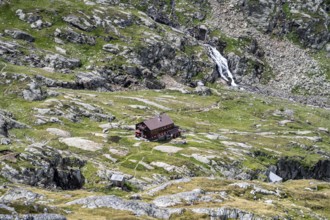 Elberfelderhütte mountain hut in the upper Gössnitztal valley, Wiener Höhenweg, Schober group, Hohe