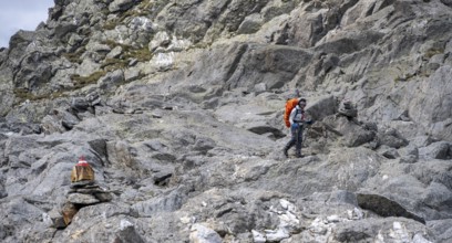 Mountaineer between rocks, Wiener Höhenweg, Schober group, Hohe Tauern National Park, Carinthia,