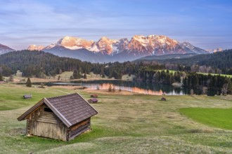 Alpenglow at Geroldsee, lake, hut, mountains, Karwendel Mountains, Geroldsee, Krün, Upper Bavaria,