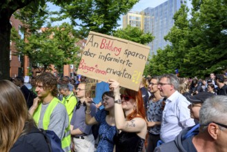 Protests by employees of Berlin's universities against the breach of contract and the cuts by the