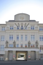 Portal with figures from Neuffer am Park, former shoe factory, historical shoe industry, industry,