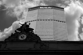The MetLife Building, office building, built 1960 to 1963, front silhouette of the Central Station