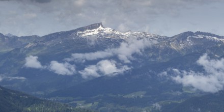 Mountain panorama from Zeigersattel to Hoher Ifen, 2230m, Kleinwalsertal, Vorarlberg, Allgäu Alps,