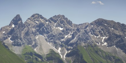 Mountain panorama from Fellhorn 2037m, to the Allgäu main ridge with Trettachspitze 2595m,