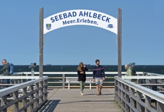 Seaside resort Ahlbeck, Meer.Erleben, Welcome sign at the pier in Ahlbeck, Usedom Island,