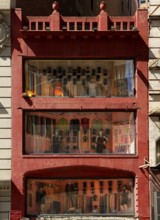 Shop window of a jeweller on three floors, New York City, USA