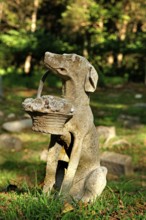 Dog figurine at a dog cemetery, Blairstown, New Jersey, USA