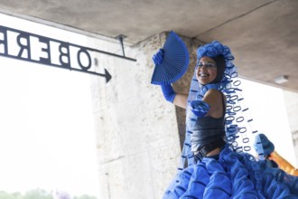 Dulce Compania stilt figures at the Lollapalooza Festival in the Olympiastadion and on the Maifeld,