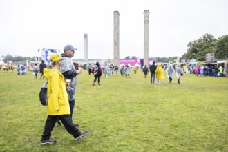 Two festival-goers with cocktail glasses at the Lollapalooza Festival in the Olympic Stadium and on