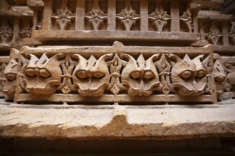 Sculptures of heads on a pillar in the Jain temple Chandraprabhu in the fortress in Jaisalmer,