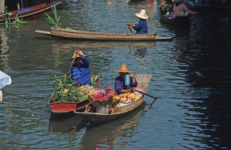Merchants in their boats at Damnoen Saduak Floating Market, Thailand, December 2002, vintage,
