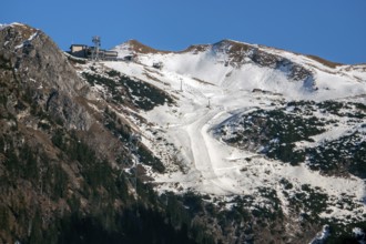View of the Nebelhorn ski area, back left station Höfatsblick der Nebelhornbahn, Oberallgäu,
