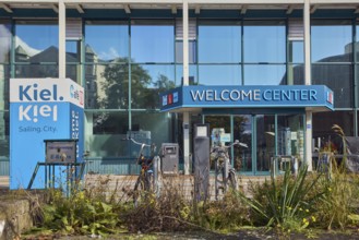 Welcome Center, tourist information, entrance, modern architecture, glass façade, sunny,