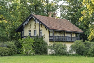 Cavaliershaus im Azaleen- und Rhododendronpark Kromlau, Upper Lusatia, Gablenz, Saxony, Germany