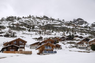 Wohnsiedlung Hilllage Lawinenschutz Einfamilienhäuser, Wiler, Valais, Switzerland