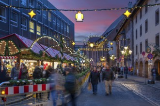 Christmas stands and lighting on the way to children's Christmas, Hans-Sachs-Platz, Nuremberg,
