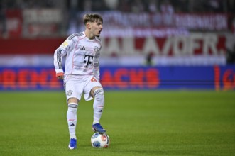 Lennart Karl Bayern Munich FCB (42) Action on the ball Voith-Arena, Heidenheim, Baden-Württemberg,