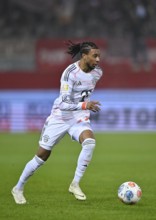 Michael Olise FC Bayern Munich FCB (17) Action on the ball Voith-Arena, Heidenheim,