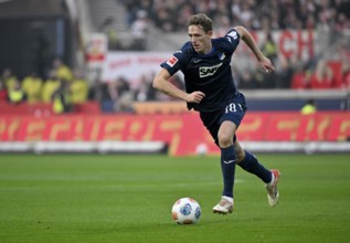 Wouter Tohumcu TSG 1899 Hoffenheim (18) Action on the ball MHPArena, MHP Arena Stuttgart,