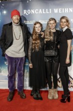 Reiner Schöne with woman Anja Schöne and children Charlotte-Sophie and Olivia at the premiere of