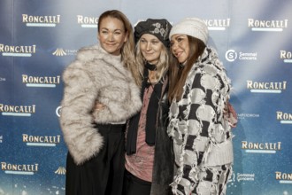 Lisa Maria Potthoff, Jeanette Hain and Simone Thomalla at the premiere of the 21st Original