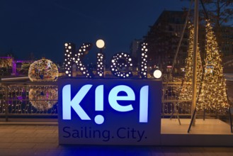 Christmas decoration in Kiel am Holstenfleet, Kleiner Kiel Canal, city center, Christmas, lighting,